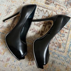 New WithOut the box GUESS Black pumps